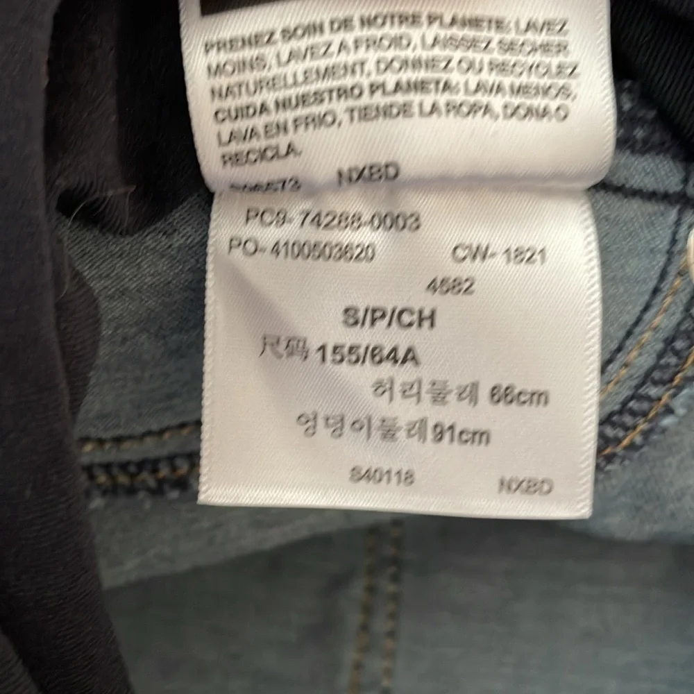 LEVI’S Maternity Shortie Cuffed Denim Shorts Small